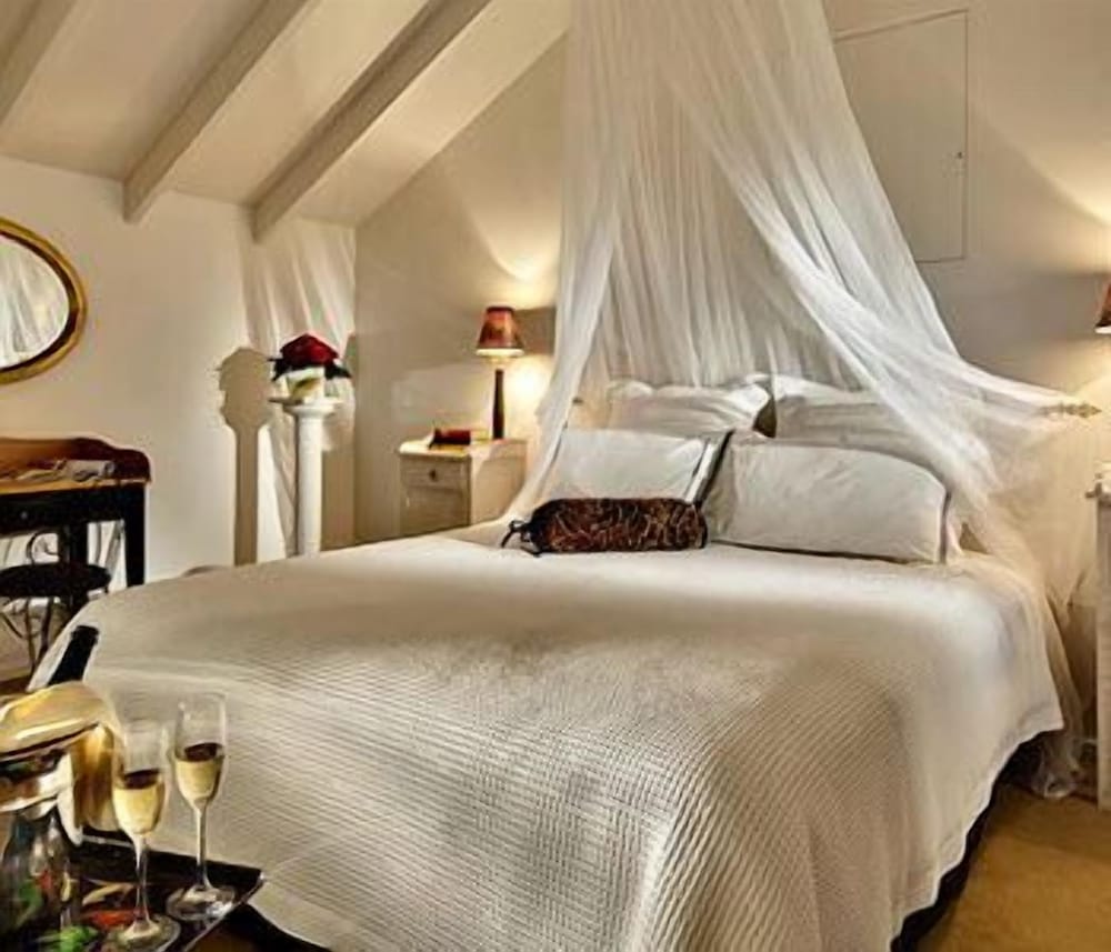 Luxury Room, 1 King Bed, Garden View, Garden Area photo 2