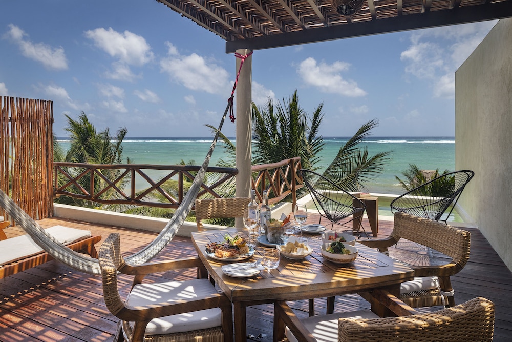 Rooftop Beachfront Suite