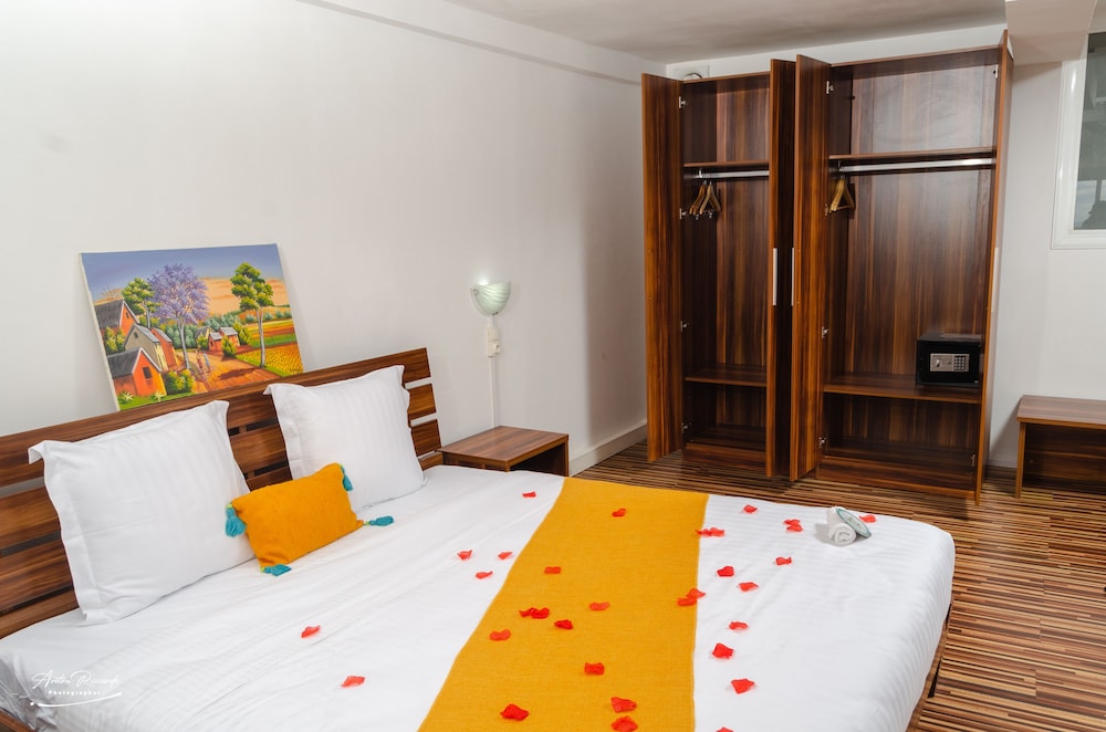 Panoramic Apartment, 1 King Bed photo 2
