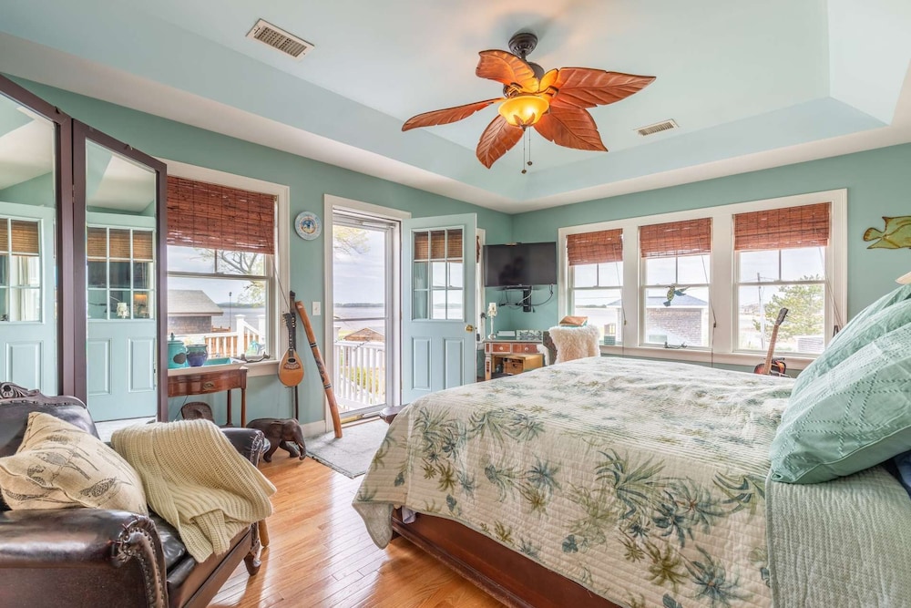 Room (Luney Dunes Penthouse)