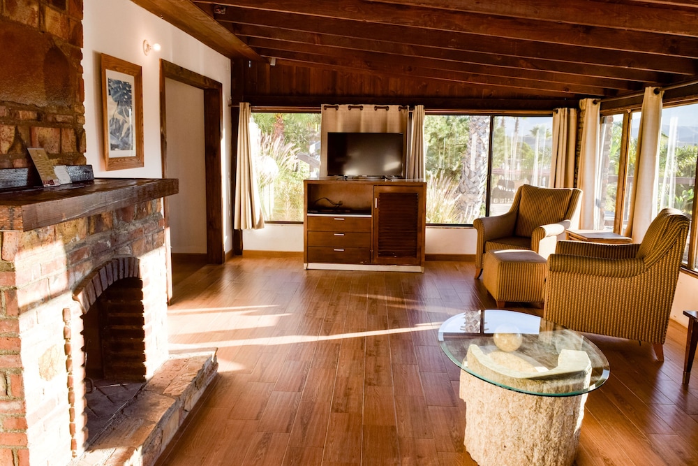 Panoramic Cabin