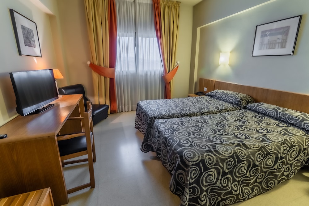 Double or Twin Room - Photo 4