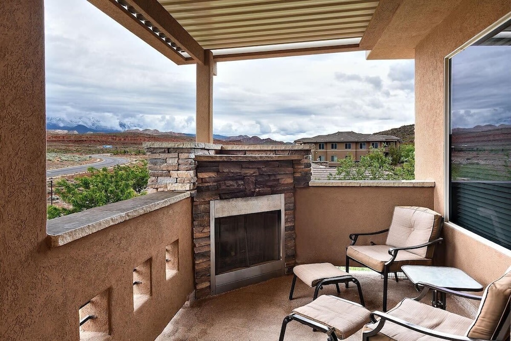 Luxury Condo, 3 Bedrooms, Non Smoking, Pool Access