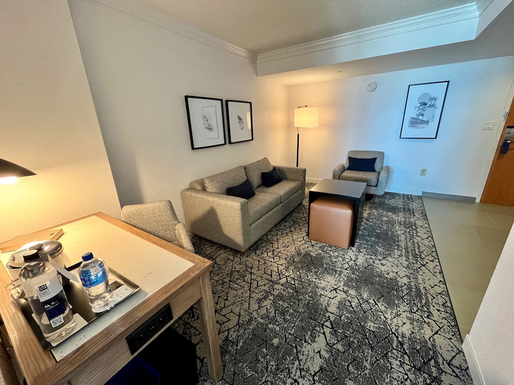 Studio Suite, Multiple Beds, Balcony, Pool View - Photo 12
