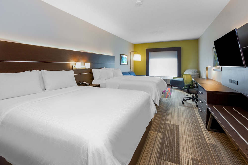 Suite, Multiple Beds - Photo 2