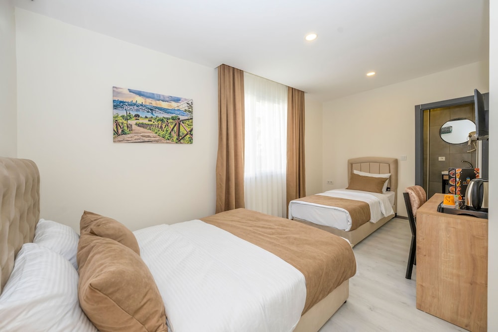 Deluxe Triple Room photo 3