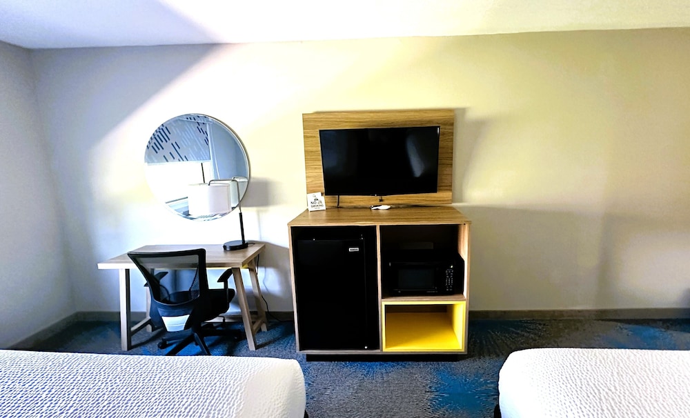 Room, Multiple Beds, Non Smoking - Photo 3