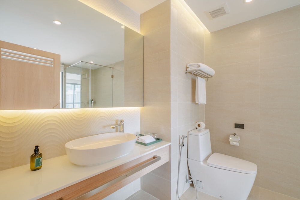 Deluxe Room, Pool View - Photo 3