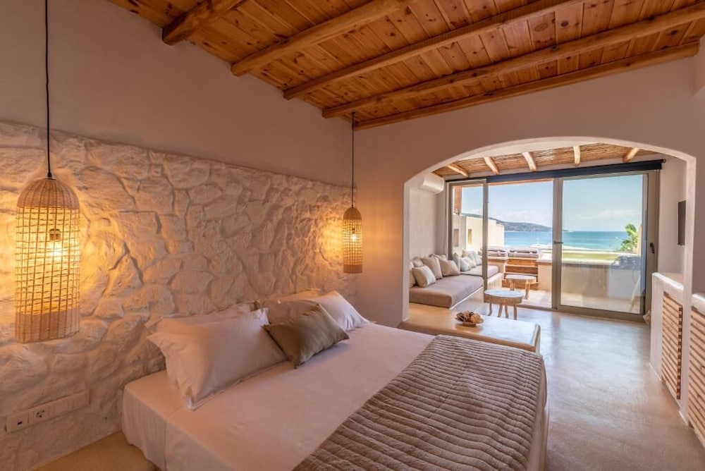 Premium Suite with Sea View and Outdoor Swimming Pool
