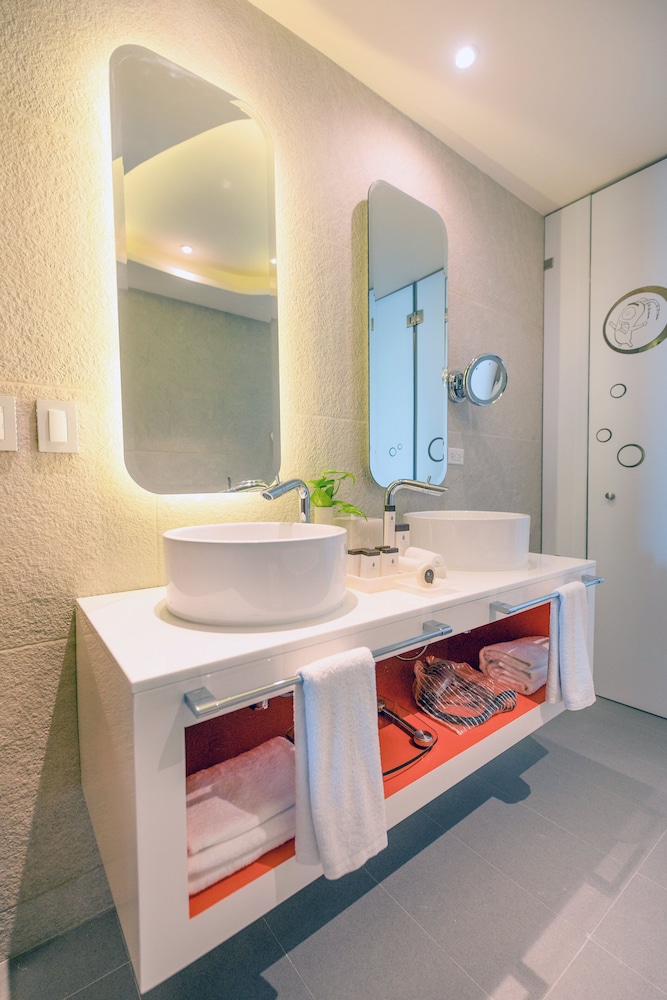 Suite, Oceanfront (SWIM-UP KING) - Photo 2