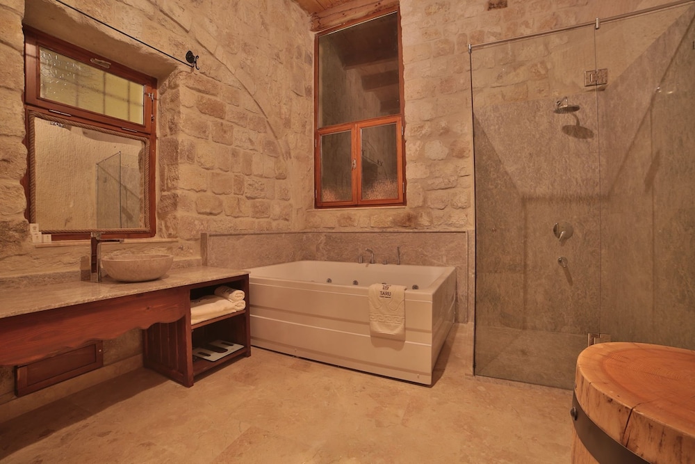 Executive Suite - Photo 12