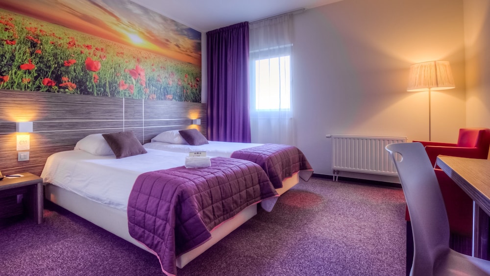Standard Twin Room - Photo 2