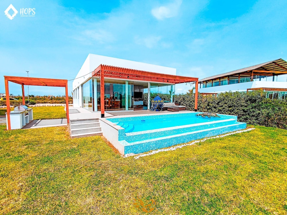 Villa photo 1