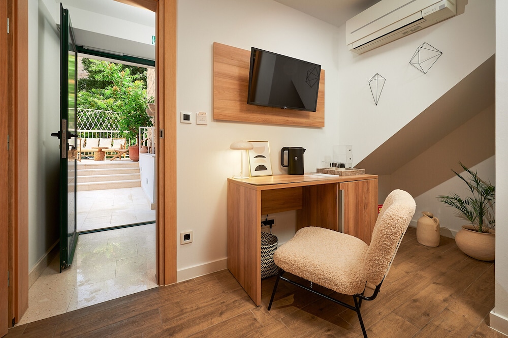 Deluxe Double Room photo 2