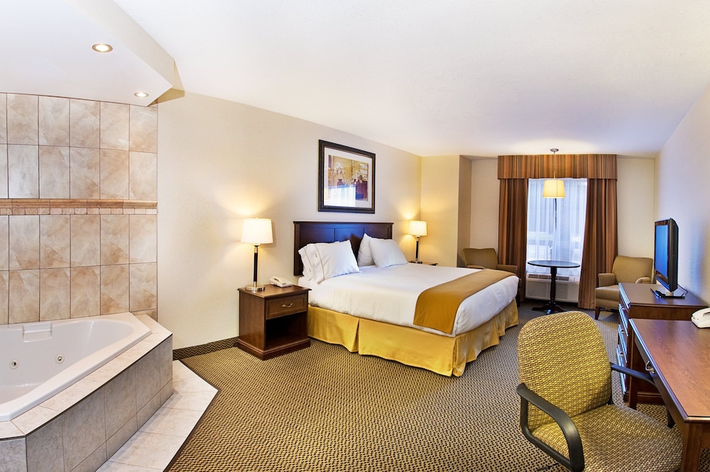 Suite, 1 King Bed - Photo 5