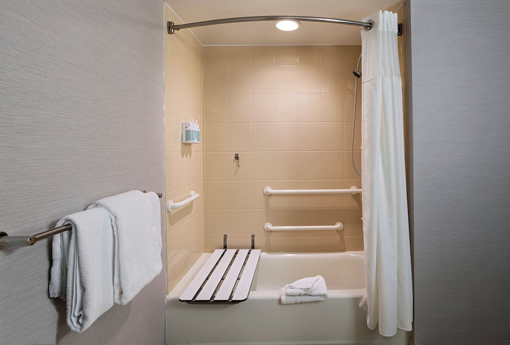 Room, 2 Queen Beds (Mobility Accessible, Tub) - Photo 6