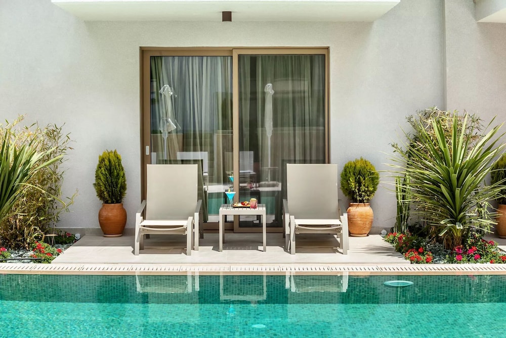 Premium Studio, Pool View photo 1