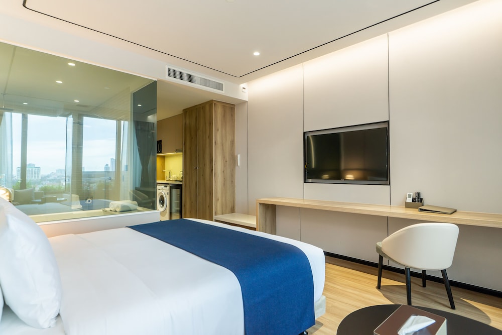 Deluxe Double Room, City View - Photo 3