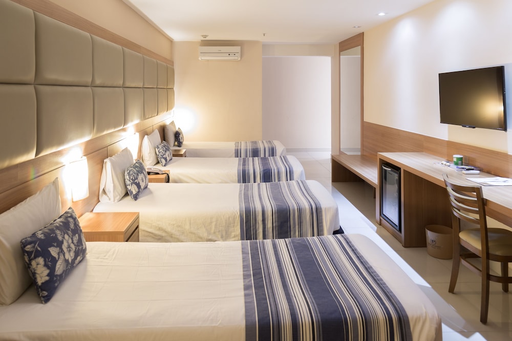 Standard Room, Multiple Beds - Photo 3
