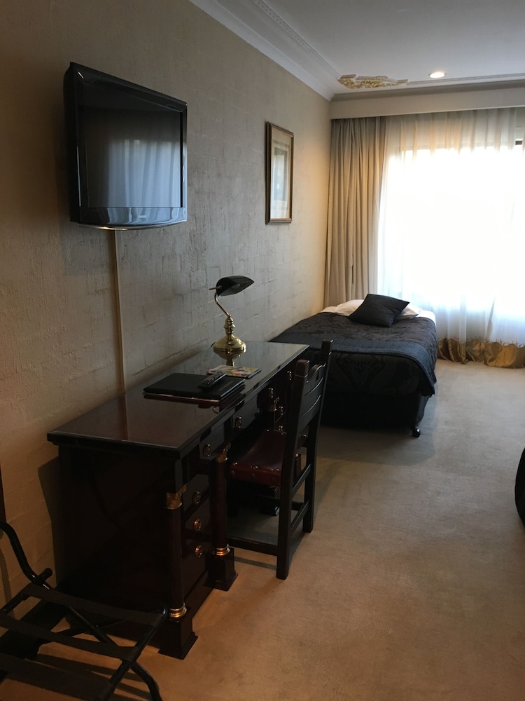 Family Room photo 3