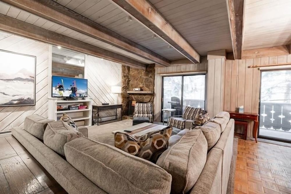 Condo, 2 Bedrooms