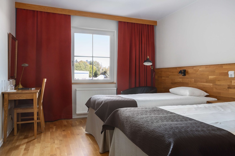 Standard Room, 2 Twin Beds, Non Smoking - Photo 1