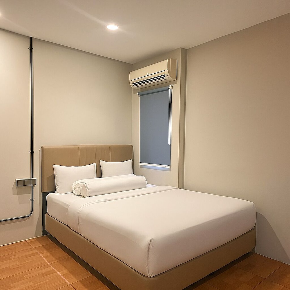 Deluxe Room, 1 Queen Bed