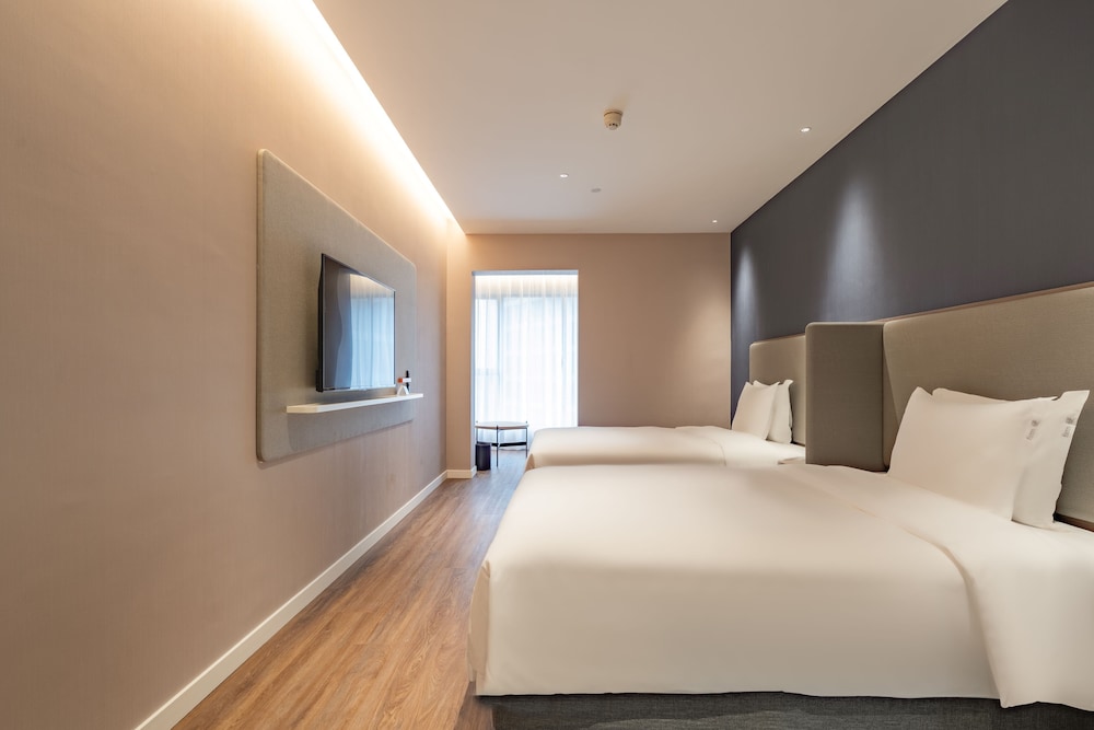 Standard Room, 2 Queen Beds, City View (Extra Space)