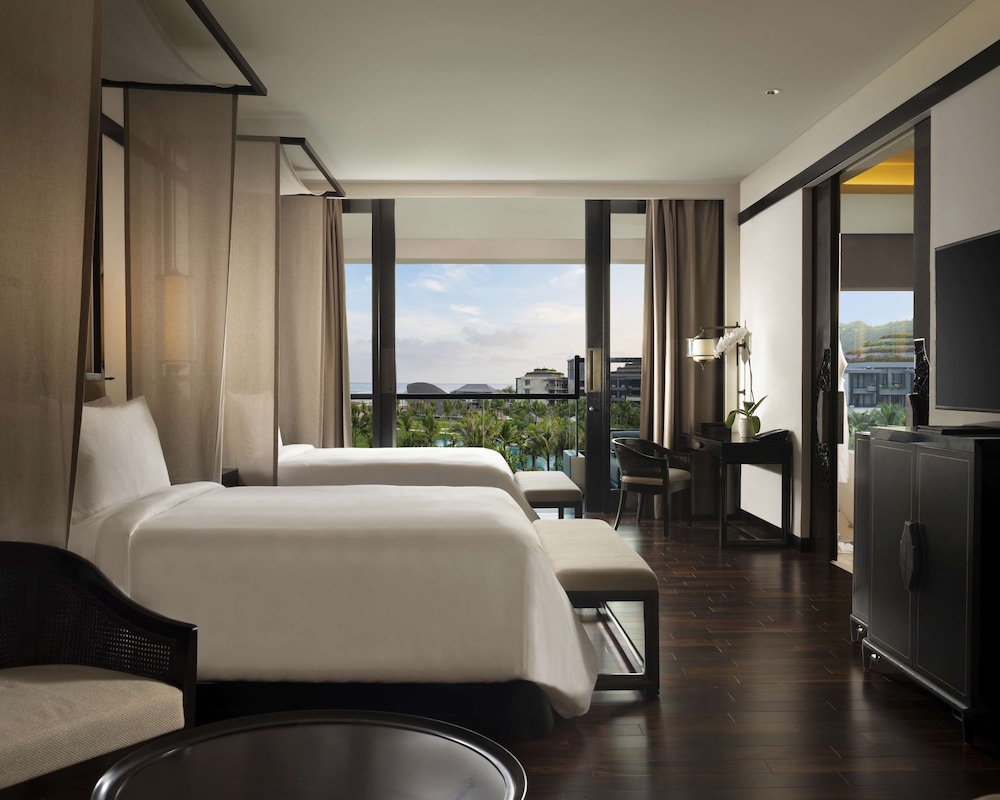 Deluxe Room, 1 Bedroom, Balcony, Garden View (Ocean Court) - Photo 1