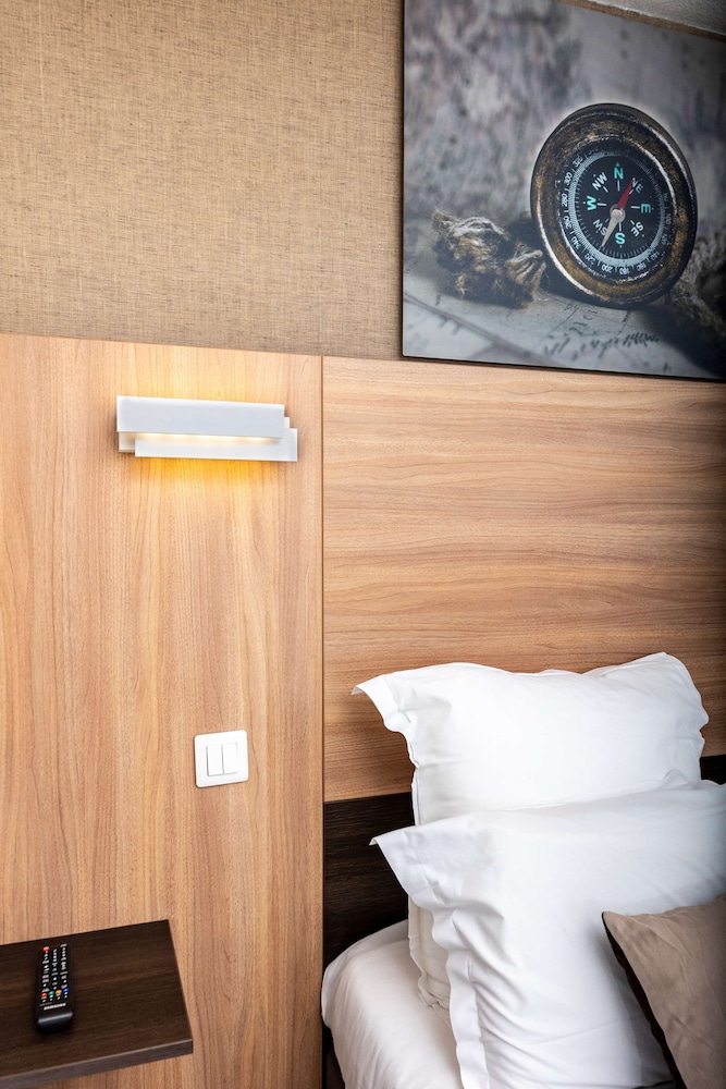 Standard Room, Multiple Beds - Photo 2
