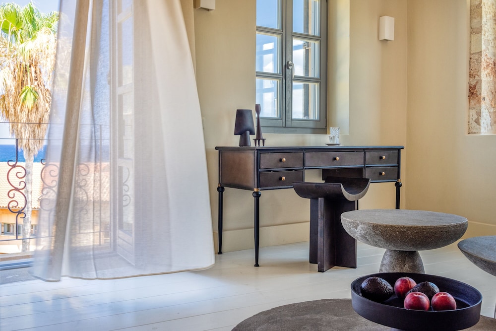 One-bedroom Suite with Old Harbor view photo 1