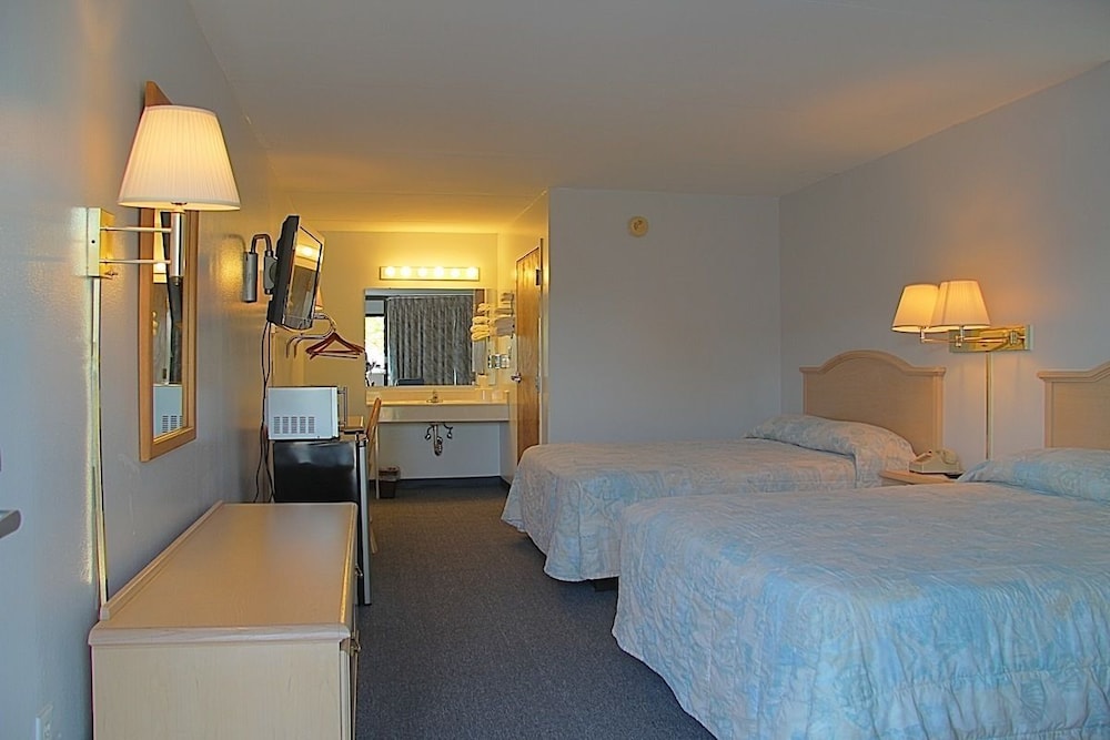 Double Room, 2 Queen Beds photo 2