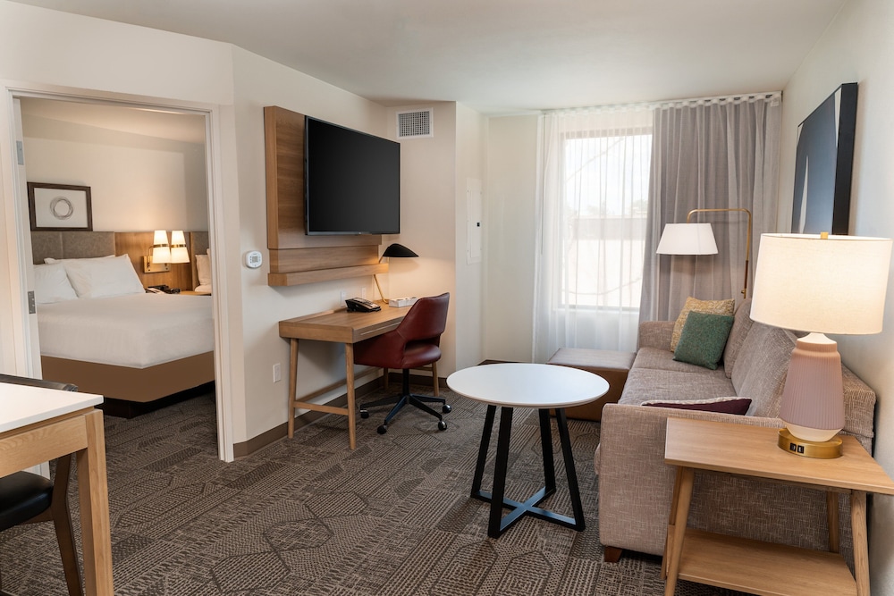 Suite, 1 Bedroom, Kitchen - Photo 2
