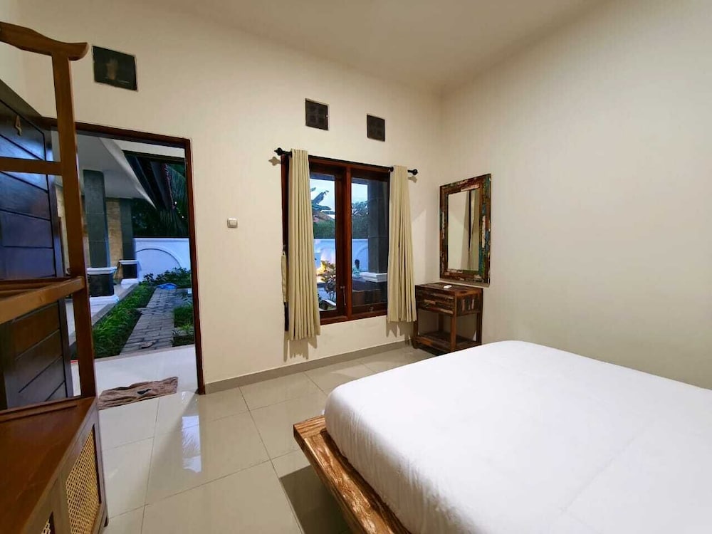 Basic Double Room, Pool View photo 2