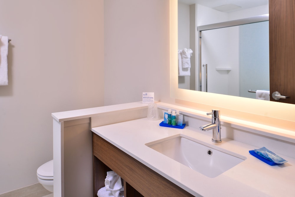 Suite, 1 King Bed, Accessible, Non Smoking (Hearing)