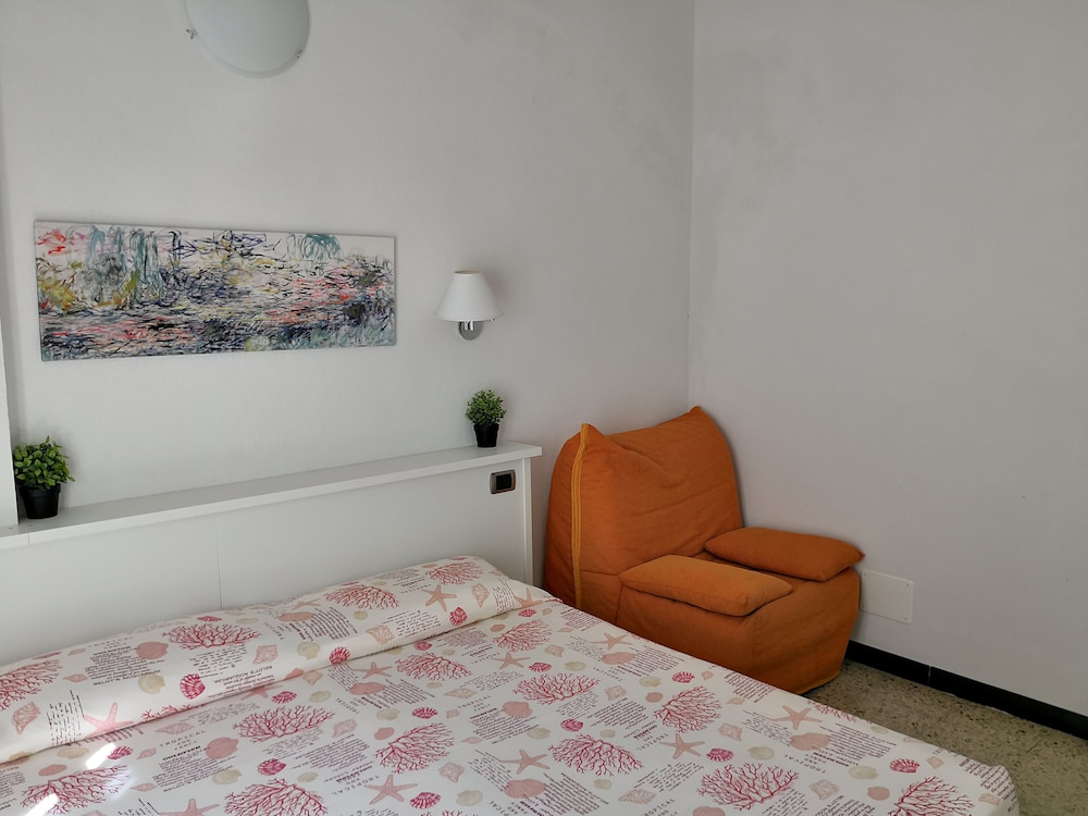 Basic Double Room, 1 Queen Bed photo 2