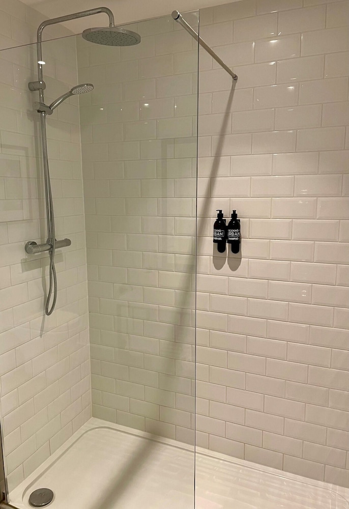 Twin Room, Ensuite - Photo 4