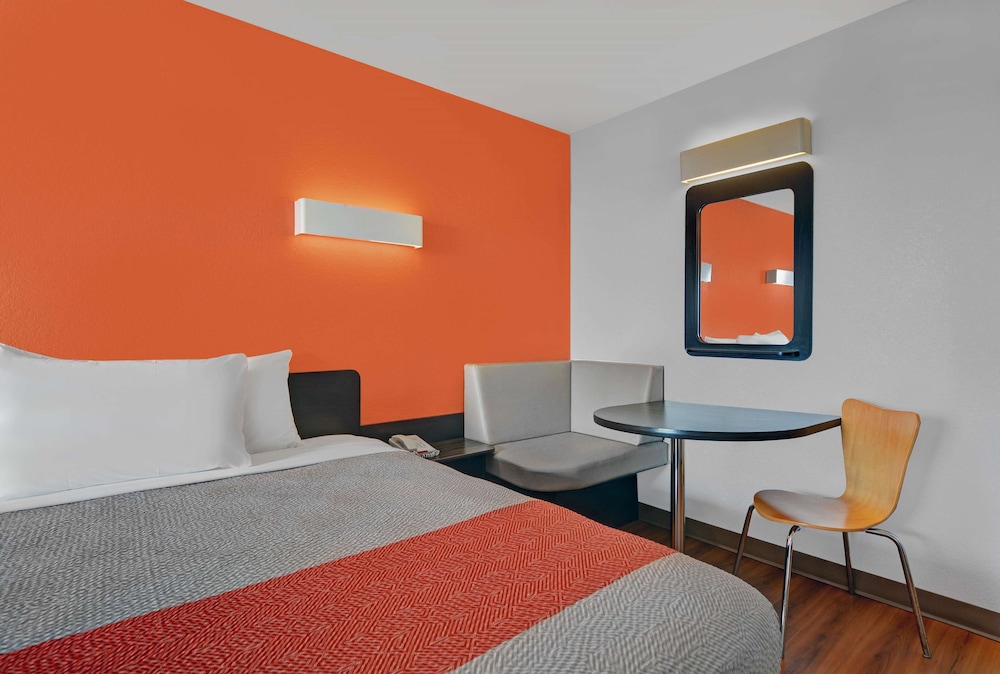 Premium Room, 2 Queen Beds, Non Smoking, Refrigerator & Microwave - Photo 7