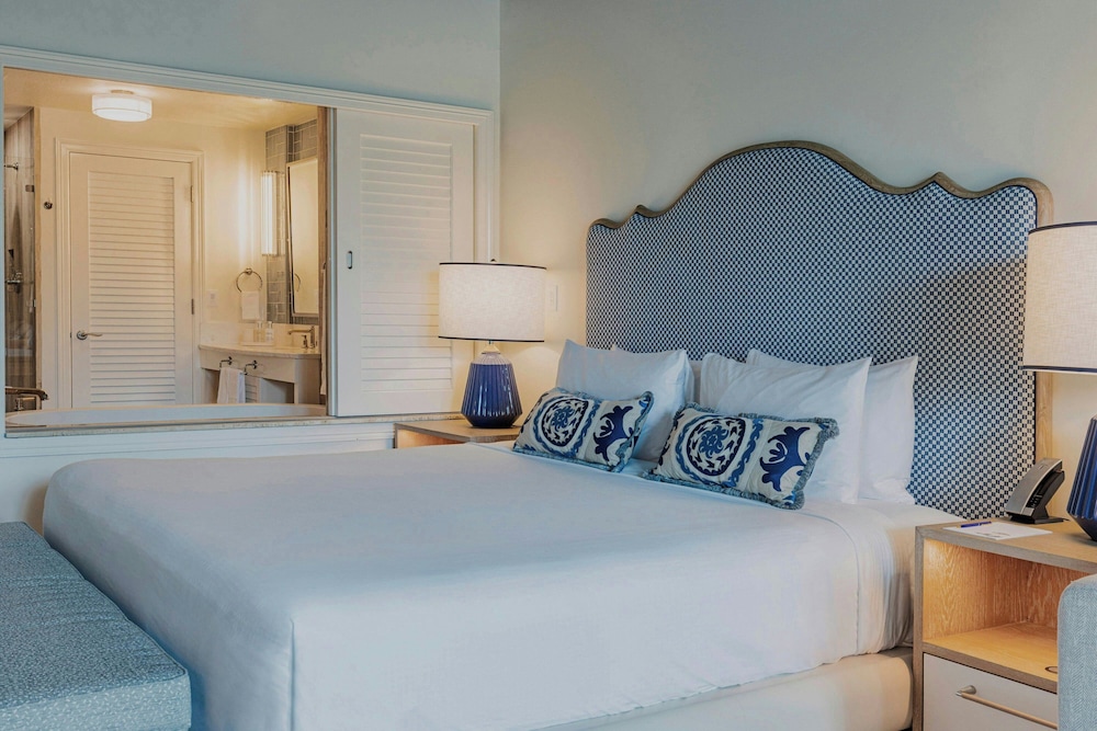 Room, 1 King Bed with Sofa bed, Balcony, Pool View - Photo 2