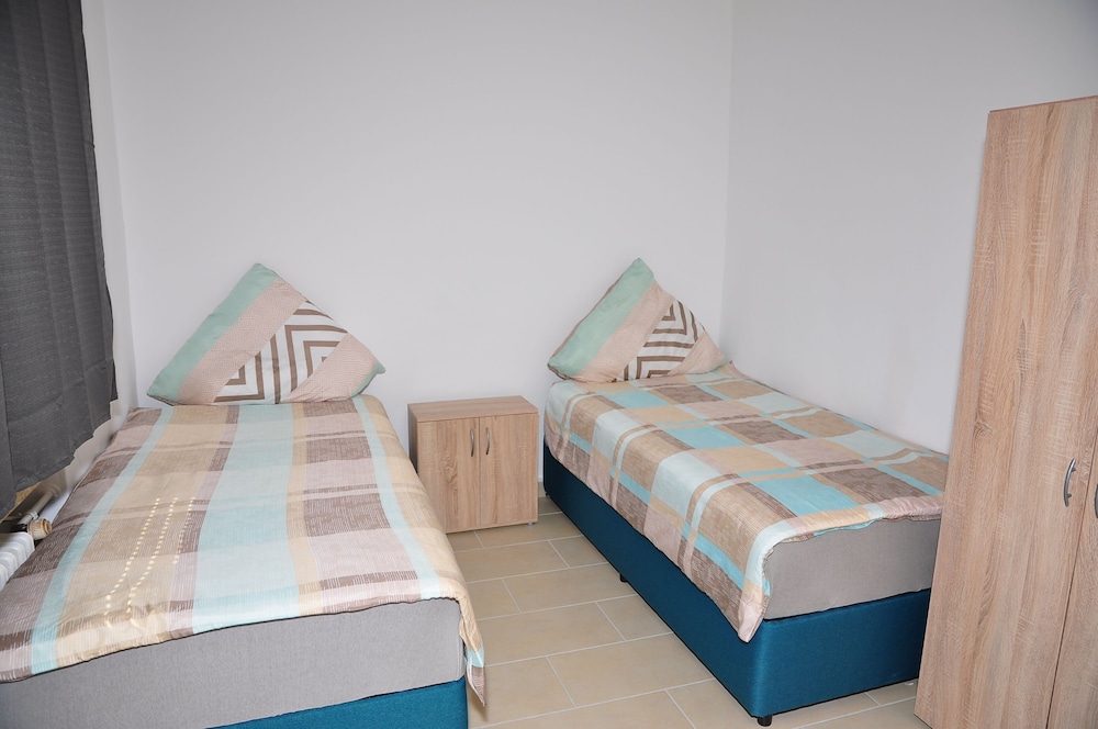 Economy Twin Room, Shared Bathroom (Nr. 9) photo 1