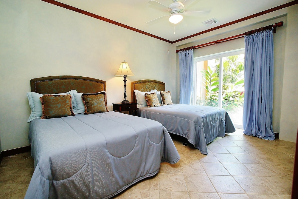 Luxury Condo, 2 Bedrooms, Concierge Service, Mountain View photo 3