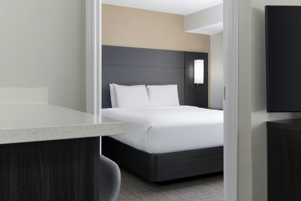 Suite, 1 Double Bed (Mobility/Hearing Access, Roll-in Shwr) photo 2