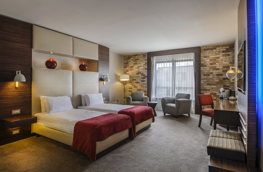 Classic Double Room, 1 King Bed - Photo 7