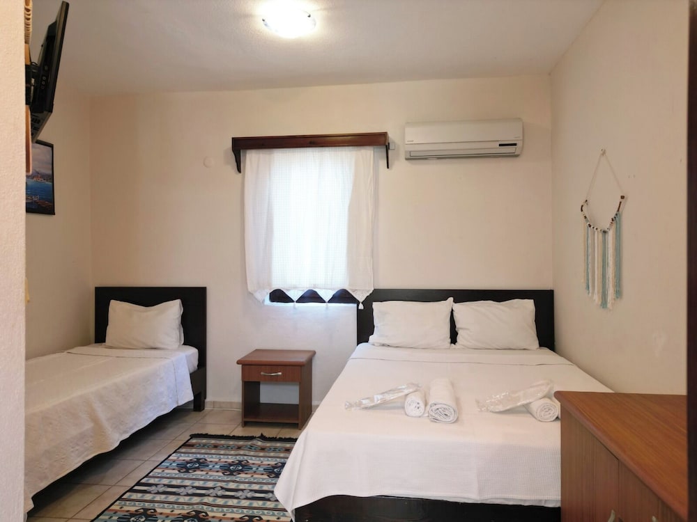 Economy Triple Room