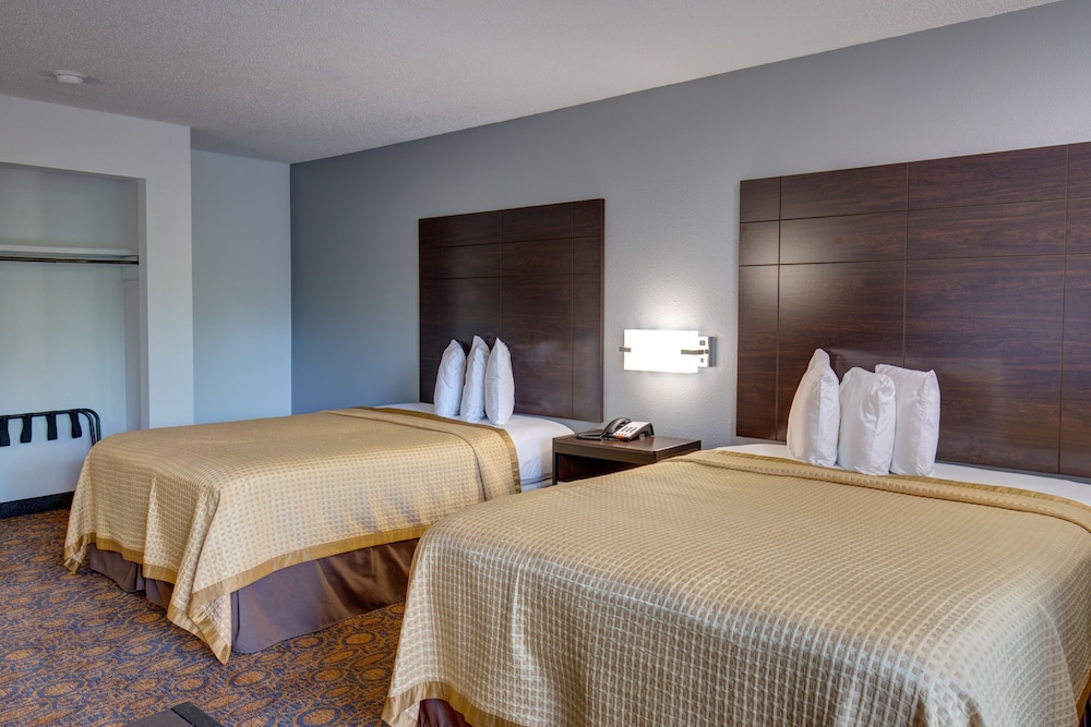 Room, 2 Queen Beds, Non Smoking (Exterior Corridor) - Photo 2