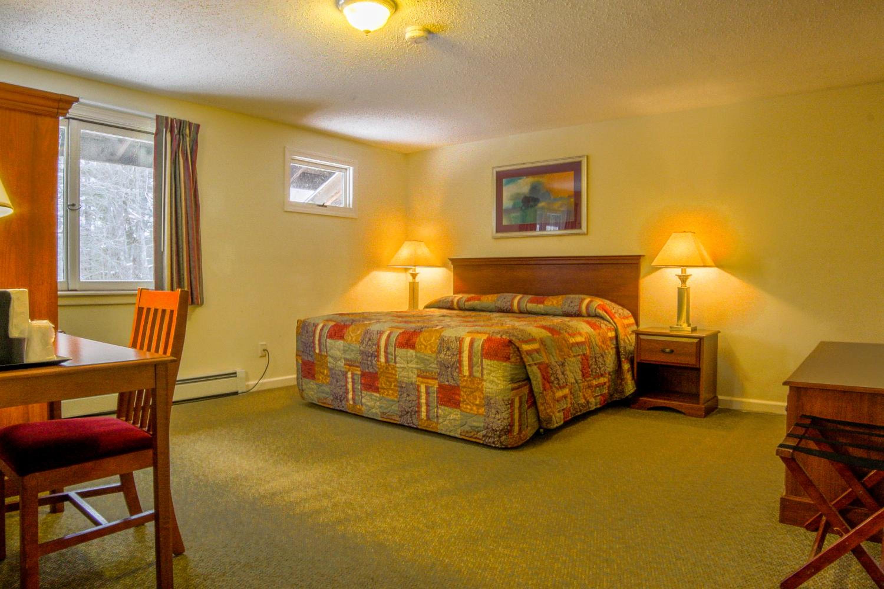 Deluxe Queen Room with Two Queen Beds photo 2