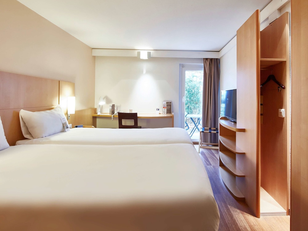 Standard Room, 2 Twin Beds - Photo 7