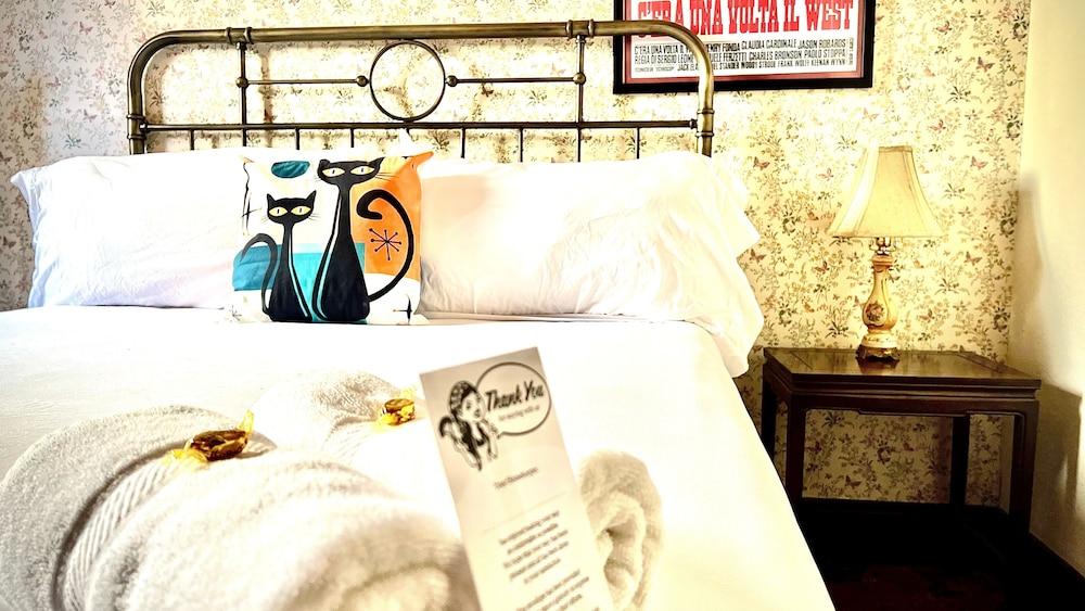 Traditional Single Room, 1 Queen Bed