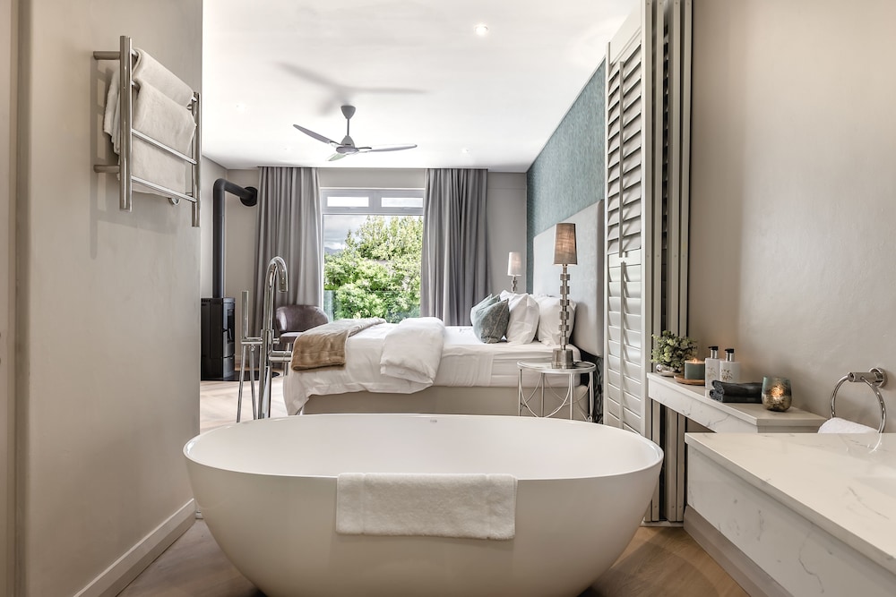 Luxury En-Suite King/Twin Mountain Views photo 1