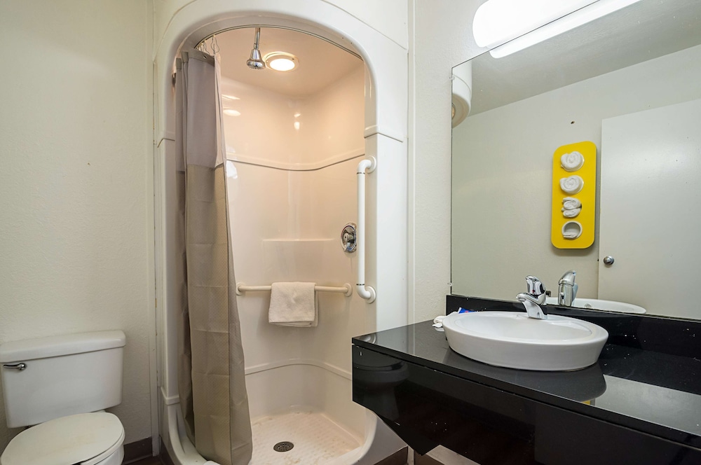Standard Room, 2 Double Beds, Smoking photo 2